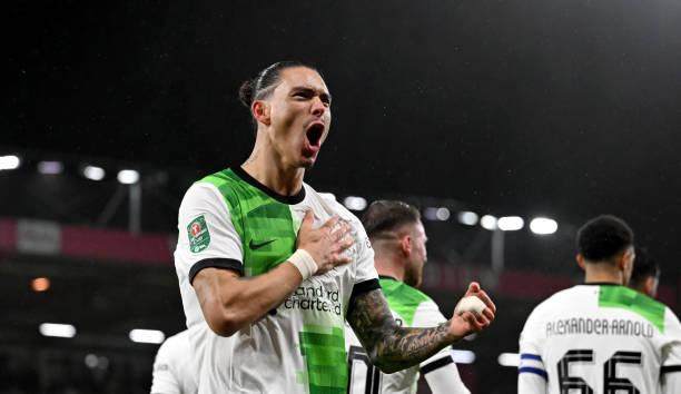 疯狂轮换见证努氏弧线！南海岸雨夜利物浦胜利逃亡