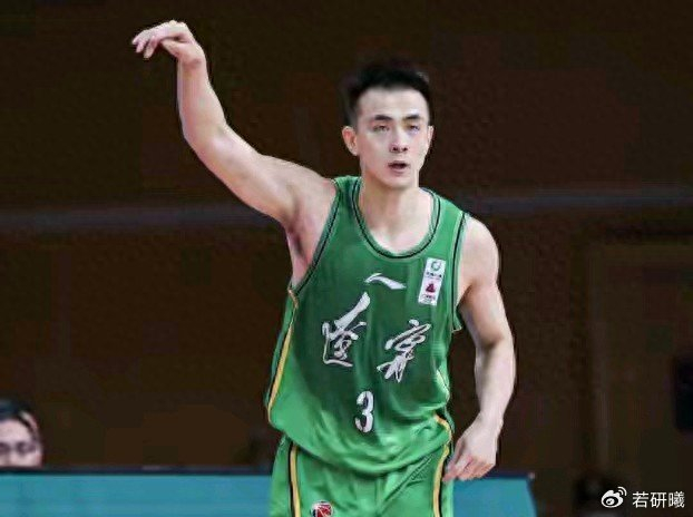 v站体育-辽宁想夺冠？先给赵继伟“松绑”吧！|季后赛|辽宁队|辽宁男篮|对手|球队_新浪体育_新浪新闻